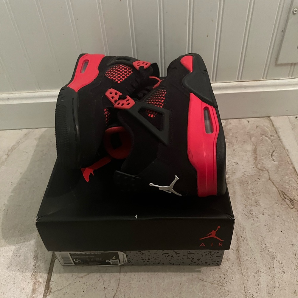 Red thunder Jordan 4s